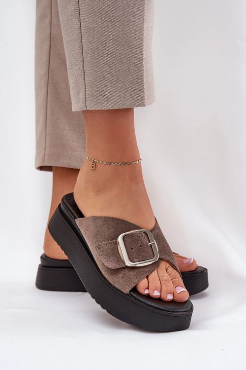 Zamszowe Klapki Damskie Z Klamrą Na Platformie Zazoo 3019 Brązowe