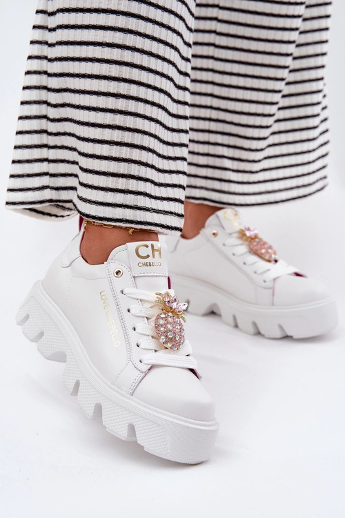 Skórzane Sneakersy Z Ozdobną Broszką Ananas CheBello 4651 Białe