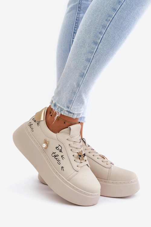 Skórzane Sneakersy Damskie Na Platformie Z Przypinkami I Napisem Vinceza 89102 Beżowe