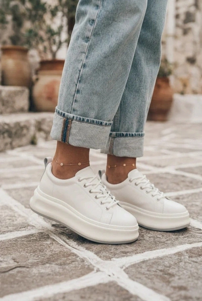 Skórzane Sneakersy Damskie Na Platformie GOE SS2N4021 Białe